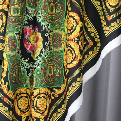 OEM Adası Baskılı Elbise Malzemesi Kumaş 100% Polyester Giyim