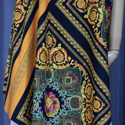OEM Adası Baskılı Elbise Malzemesi Kumaş 100% Polyester Giyim